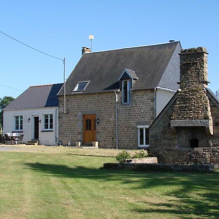 La Blanche Roche Bed & Breakfast Sourdeval Bagian luar foto