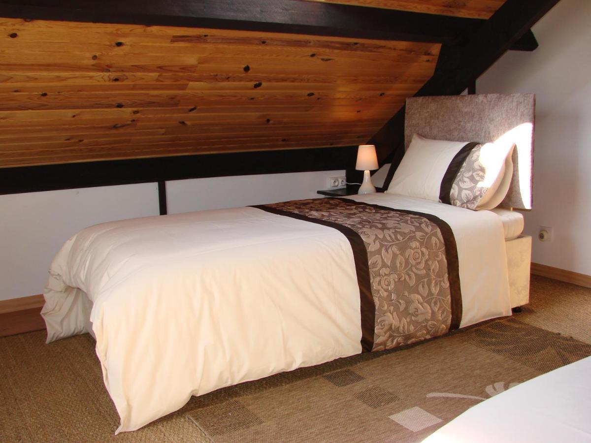 La Blanche Roche Bed & Breakfast Sourdeval Bagian luar foto