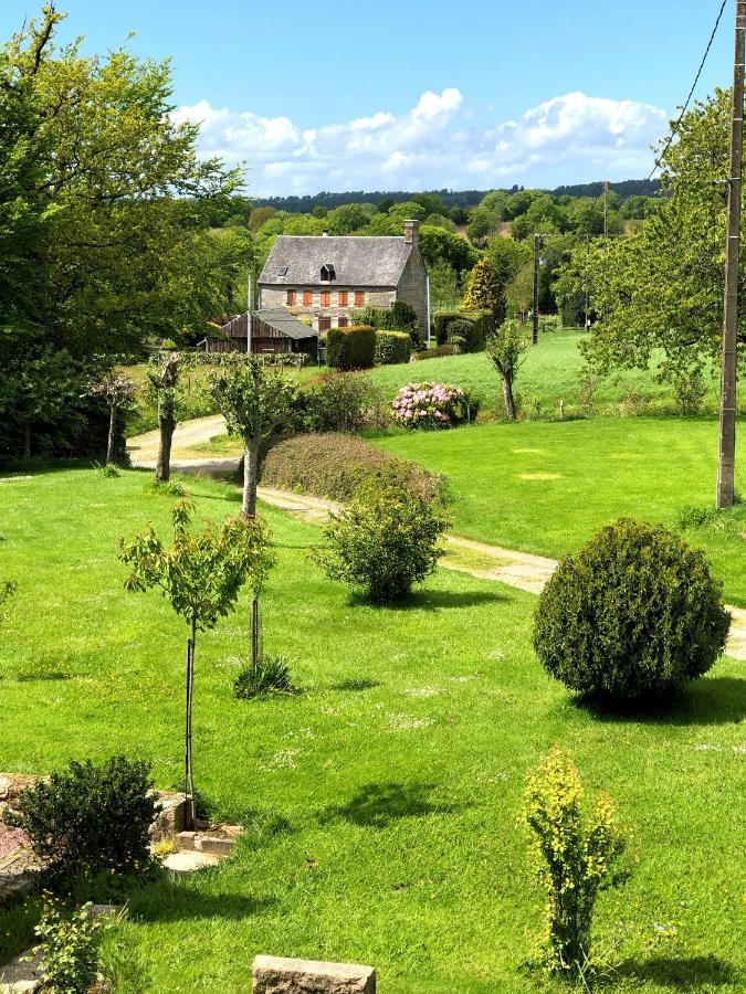 La Blanche Roche Bed & Breakfast Sourdeval Bagian luar foto